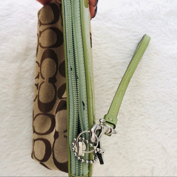 Coach canvas Monogram Green Wristlet Pouch - Picture 3 of 4